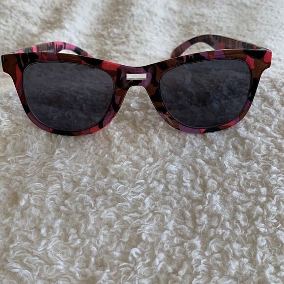 ‎Foster Grant Women's Pink Cateye Sunglasses - Picture 3 of 8